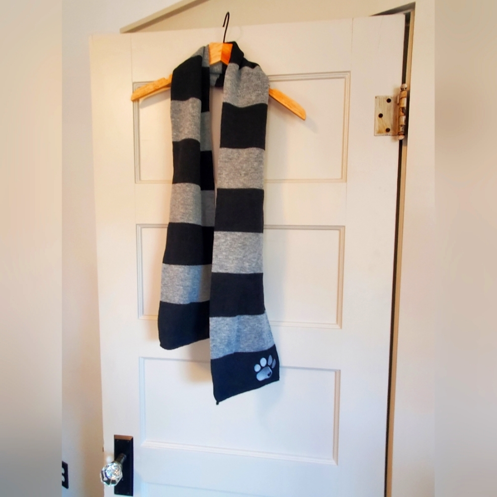 🍎3/$5 Paw print scarf
